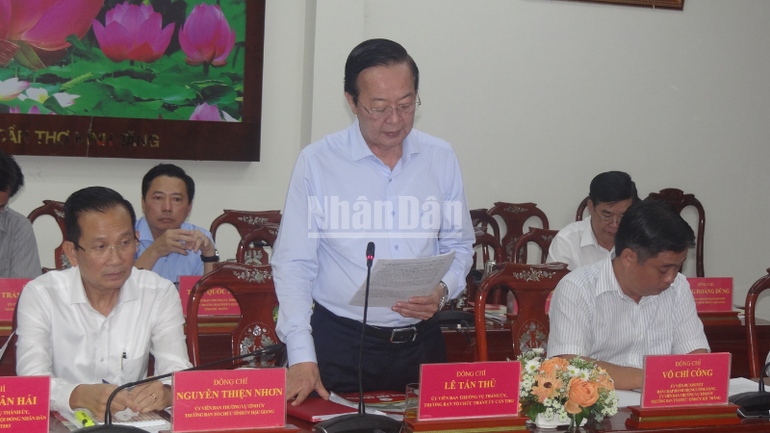 Ông Lê Tấn Thủ, Trưởng Ban Tổ chức Thành ủy Cần Thơ báo cáo phương án nhân sự tại Hội nghị ndo_c_thiet-ke-chua-co-ten-1.png