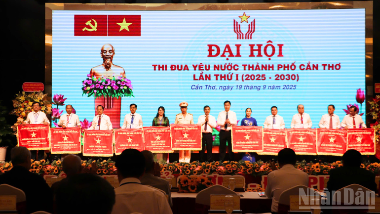 Nhiều tập thể và cá nhân được được biểu dương, khen thưởng vì có thành tích xuất sắc trong phong trào thi đua yêu nước. ndo_br_thiet-ke-chua-co-ten-2-9942.png