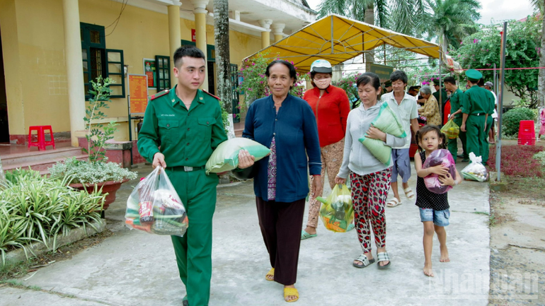 Những phần quà gắn kết tình quân dân khu vực biên giới biển. ndo_br_thiet-ke-chua-co-ten-1-9569.png