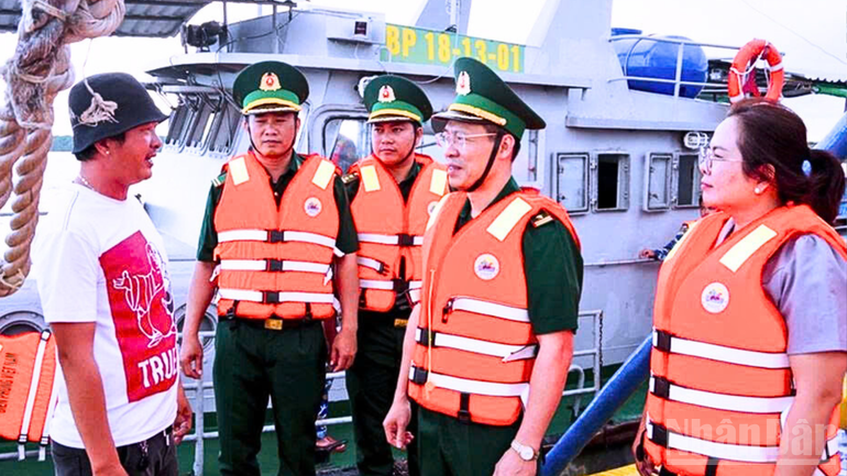 Bộ đội Biên phòng thành phố Cần Thơ tuyên truyền phòng, chống IUU cho ngư dân. ndo_br_thiet-ke-chua-co-ten-3.png