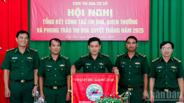 Đồn Biên phòng Vĩnh Hải bàn giao cờ Cụm trưởng Cụm thi đua cơ sở cho đồn Biên phòng Vĩnh Châu. ndo_br_thiet-ke-chua-co-ten-2.png