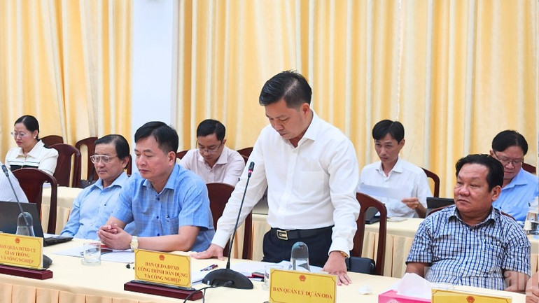 Lãnh đạo Ban Quản lý dự án đầu tư xây dựng công trình dân dụng và công nghiệp thành phố Cần Thơ phát biểu tại phiên họp. ndo_br_thiet-ke-chua-co-ten-1-1672.png