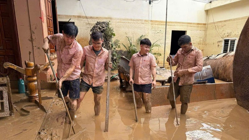 Quyết tâm hỗ trợ người dân sớm ổn định cuộc sống. img-2921-4186.jpg
