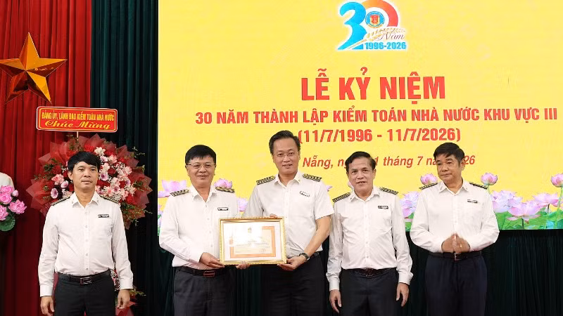 tong-kiem-toan-nha-nuoc-nguyen-huu-nghia-tang-bang-khen-3002.jpg