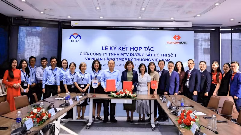 Lễ ký hợp tác giữa Công ty TNHH MTV Đường sắt đô thị số 1 và Ngân hàng Techcombank.