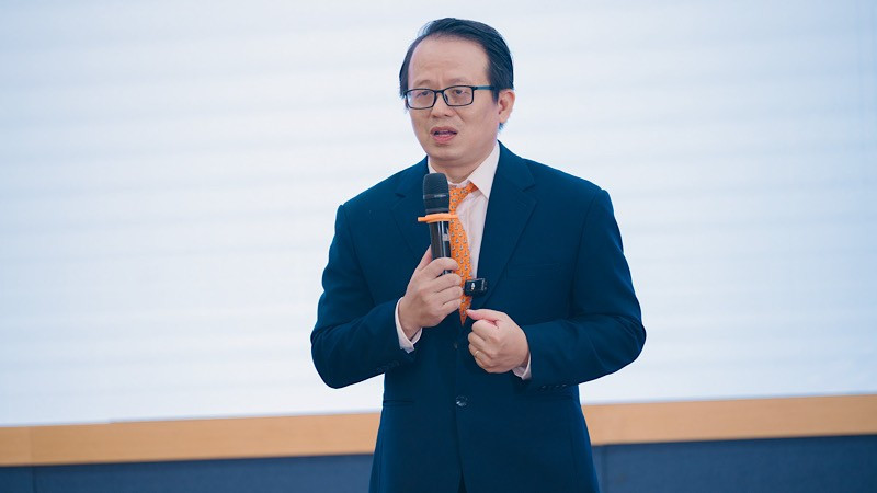 Tiến sĩ Hoàng Việt Hà, Giám đốc Swinburne Vietnam phát biểu tại Hội thảo. img-2983.jpg