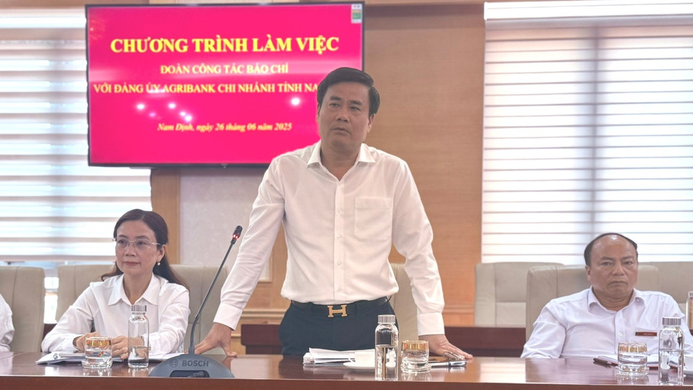 Theo đồng chí Vũ Tấn Bằng, toàn chi nhánh bảo đảm hoạt động giao dịch ngân hàng được liền mạch, không bị gián đoạn ngay khi mô hình chính quyền địa phương 2 cấp vận hành. mr-bang-nam-dinh.jpg