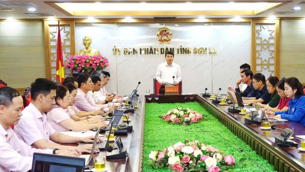 Ban Đại diện Hội đồng Quản trị và các cán bộ Ngân hàng Chính sách xã hội các huyện thuộc tỉnh Sơn La đẩy nhanh tốc độ cho vay hộ nghèo trước ngày sáp nhập tỉnh, xã. img-2511.jpg