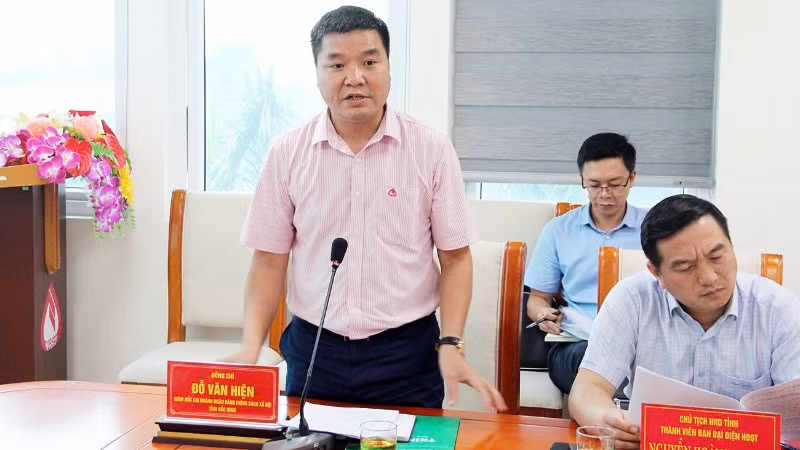 bi-thu-dang-bo-giam-doc-nhcsxh-tinh-bac-ninh-ong-do-van-hien-nguoi-dung-mac-ao-hong-phat-bieu-tai-hoi-nghi-ban-dai-dien-hdqt-nhcsxh-tinh-bac-ninh-7769.jpg