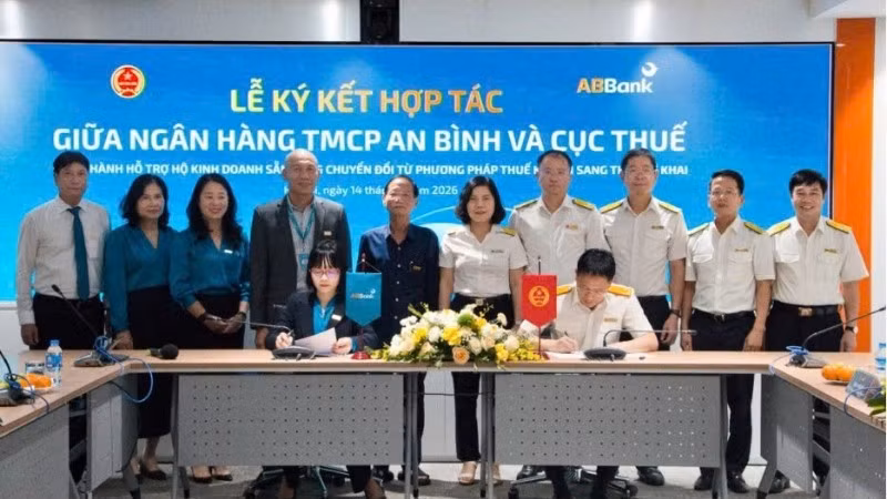 Đại diện ABBank và Cục Thuế ký kết thỏa thuận hợp tác