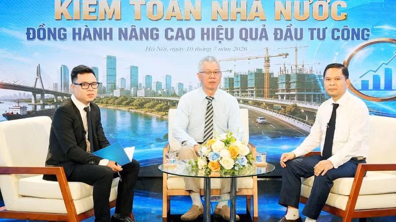 Các khách mời tham dự tọa đàm.