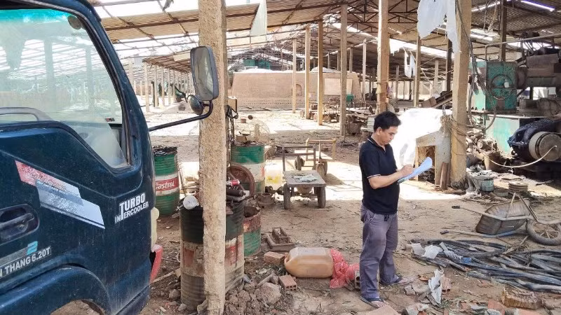 Cán bộ Bảo hiểm Agribank nhanh chóng xuống hiện trường triển khai công tác giám định thiệt hại khi bão, lũ vừa rút.