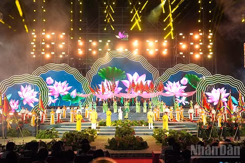 Tiết mục nghệ thuật tại đêm khai mạc.