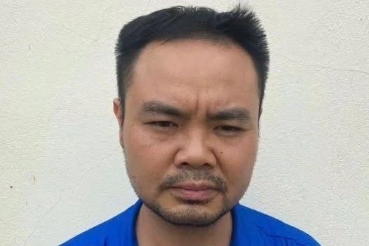 Giám đốc Chi nhánh Văn phòng Đăng ký đất đai huyện Yên Thủy Trịnh Hùng Cường. (Ảnh Công an Hòa Bình cung cấp)