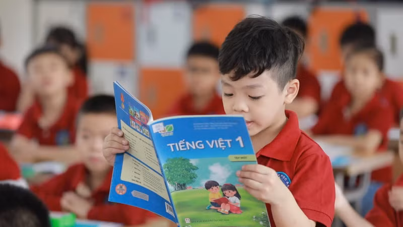 Giảm giá sách giáo khoa bình quân 13,3% trong năm học 2026-2027
