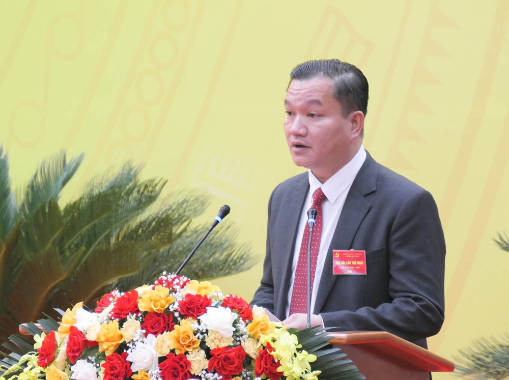 Bí thư Đảng bộ xã Vị Xuyên Đinh Thế Mạnh phát biểu khai mạc Đại hội. a604.jpg