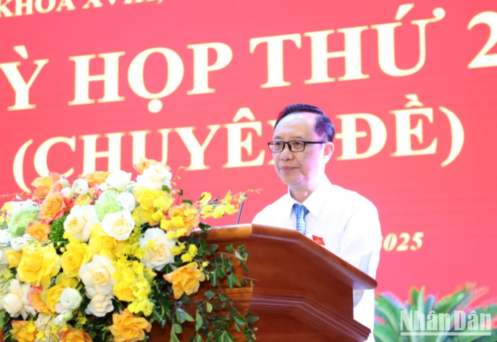 Chủ tịch Hội đồng nhân dân tỉnh Hà Giang Thào Hồng Sơn phát biểu bế mạc kỳ họp. a82-8647.jpg