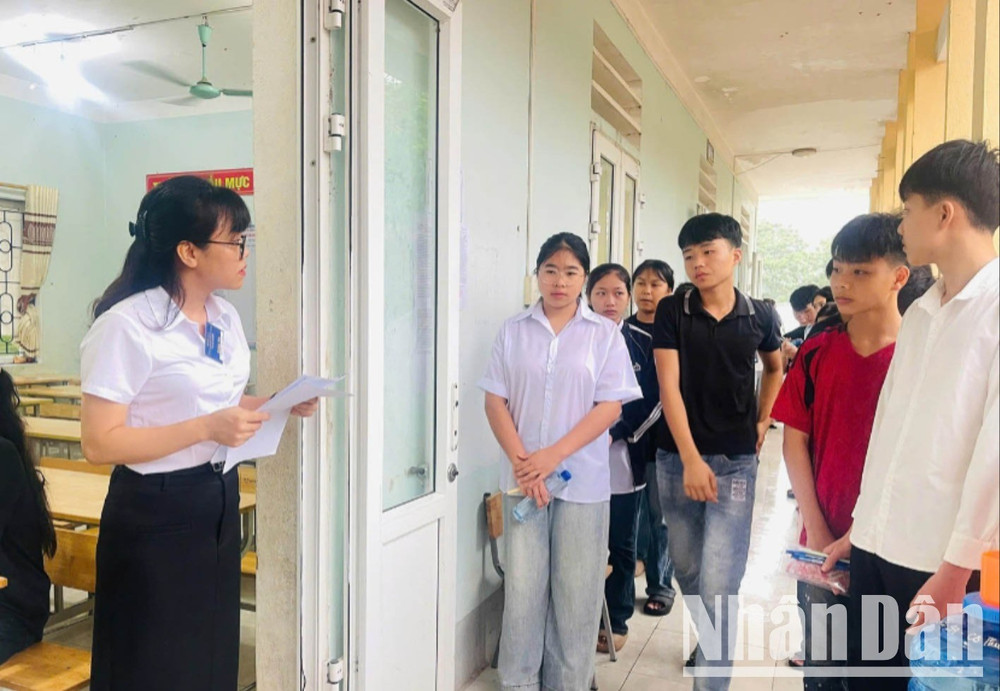 Sáng 5/6, các thí sinh thi môn Ngữ văn. a9-8496.jpg