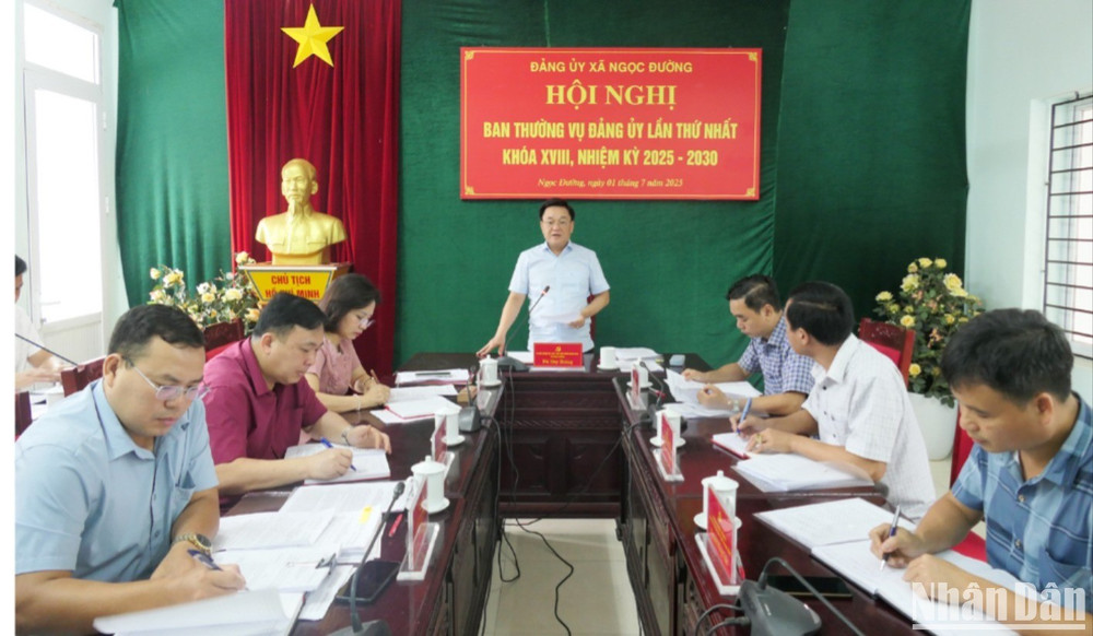 Ban Thường vụ Đảng ủy xã Ngọc Đường họp lần thứ nhất. anh-6-3167.jpg