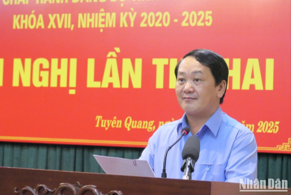 Bí thư Tỉnh ủy Tuyên Quang Hầu A Lềnh phát biểu kết luận hội nghị. a1-9314.jpg