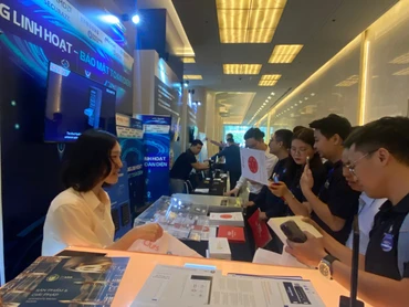 Gian công nghệ bên ngoài Hội nghị Data Center & Cloud Infrastructure Summit (DCCI Summit) 2025 do Viettel IDC tổ chức tại Hà Nội.