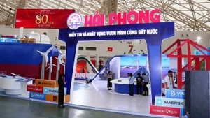 Khu vực triển lãm của thành phố Hải Phòng có chủ đề “Hải Phòng - Niềm tin và khát vọng vươn mình cùng đất nước”.