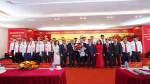 Ra mắt Ban Chấp hành Đảng bộ HUD khóa VI. (Ảnh: HỢP PHÚC)