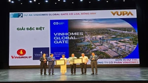 Các tác giả đạt giải Đặc biệt VUPA lần thứ IV.