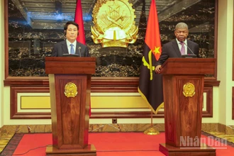 Chủ tịch nước Lương Cường và Tổng thống Angola gặp gỡ báo chí. (Ảnh: Xuân Kỳ)