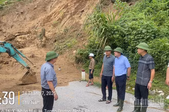 Lãnh đạo Cục Đường bộ Việt Nam đi kiểm tra thiệt hại cho ngành đường bộ sau cơn bão số 3 Wipha.