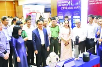 Gian trưng bày khoa học-công nghệ và đổi mới sáng tạo của các doanh nghiệp tại Ngày Chuyển đổi số tỉnh Đắk Lắk năm 2025. (Ảnh NGUYỄN CÔNG LÝ)