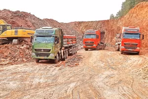 Khu vực I mỏ đất xã Tân Thành đang được khai thác để làm vật liệu san lấp trong và ngoài tỉnh Thái Nguyên.