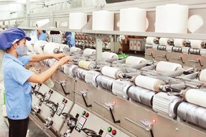 Sản xuất các sản phẩm dệt nhuộm tại Công ty TNHH Dệt nhuộm Jasan Việt Nam (vốn đầu tư Trung Quốc) tại Khu công nghiệp Phố Nối B, tỉnh Hưng Yên. (Ảnh ÐĂNG DUY)