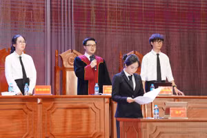Sinh viên nhập vai tại cuộc thi Phiên tòa giả định-NEU Moot Court 2026.