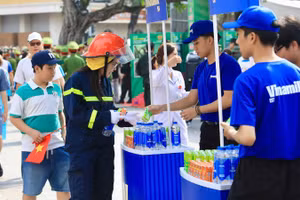 Các sản phẩm dinh dưỡng Vinamilk được lựa chọn phù hợp với nhiều nhóm đối tượng, từ trẻ em đến các lực lượng thực hiện nhiệm vụ và người dân. (Ảnh: Vi Nam)
