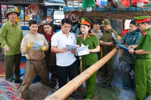Tuổi trẻ Công an Hưng Yên triển khai phong trào thi đua “Ba nhất” với hàng trăm hoạt động, công trình, phần việc hướng mạnh về cơ sở, thực hiện hóa tinh thần “gần dân nhất”. (Ảnh: PHẠM CƯỜNG)