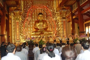 Lễ dâng y Kathina Hoàng gia Thái Lan lần thứ 18 diễn ra tại Việt Nam Quốc Tự.