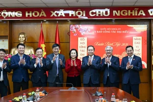 Chủ tịch Quốc hội Trần Thanh Mẫn, Phó Chủ tịch Quốc hội Nguyễn Thị Thanh với Thường trực Ủy ban Công tác đại biểu. (Ảnh: DUY LINH) 