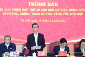 Phó Trưởng Ban Nội chính Trung ương Lê Hồng Quang phát biểu tại họp báo. (Ảnh: ĐĂNG KHOA)