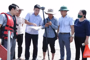 Việc phân định cắm mốc xác định vị trí, tọa độ được xã Cẩm Khê triển khai có sự chứng kiến của các đơn vị chức năng.