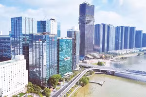 Để tăng trưởng hai con số, Thành phố Hồ Chí Minh cần hướng dòng vốn vào các động lực tăng trưởng chiến lược (Ảnh TÙNG ANH)