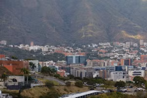Tòa nhà Đại sứ quán Mỹ (trái) ở Caracas, Venezuela. (Ảnh: THX/TTXVN)