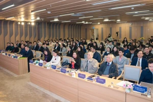 Các đại biểu tham dự hội thảo quốc tế do Trường đại học Intracom phối hợp các đơn vị tổ chức. (Ảnh: NHẬT MINH)