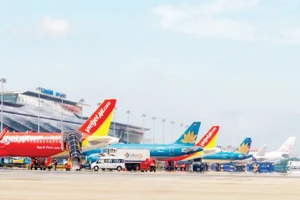 Vận tải hàng không đang phải đối mặt với tình hình khó khăn do giá nhiên liệu tăng, nhu cầu du lịch giảm.