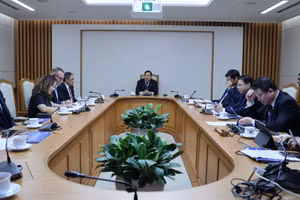 Phó Thủ tướng Thường trực Phạm Gia Túc làm việc với ông Christopher Hudson, Chủ tịch toàn cầu Tập đoàn DMG Events. (Ảnh: VGP/Phương Nguyên)