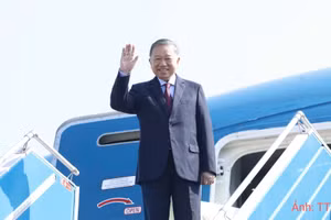 Lễ tiễn Tổng Bí thư, Chủ tịch nước Tô Lâm tại sân bay quốc tế Nội Bài. (Ảnh: Thống Nhất/TTXVN)