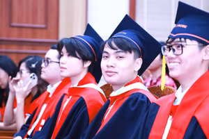 Cử nhân Đại học Kinh tế quốc dân. (Ảnh minh họa)