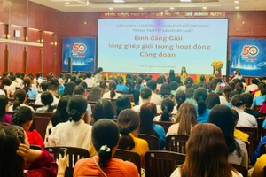 Liên đoàn Lao động Thành phố Hồ Chí Minh tập huấn về nghiệp vụ công tác nữ công trong đó có những chia sẻ về bình đẳng giới, lồng ghép giới trong hoạt động công đoàn.