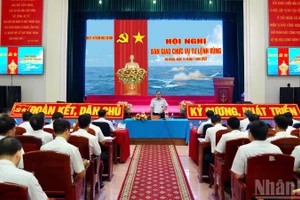 Phó Đô đốc Trần Thanh Nghiêm, Ủy viên Trung ương Đảng, Tư lệnh Hải quân phát biểu chỉ đạo tại buổi lễ. (Ảnh: ĐÌNH TĂNG)