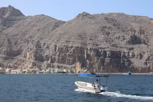 Quang cảnh làng Kumzar ở miền Bắc Oman, gần eo biển Hormuz. (Ảnh: THX/TTXVN)